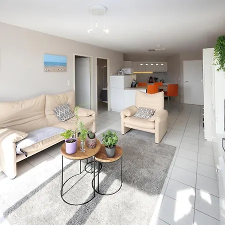 Lovely In With Kitchen Apartment *