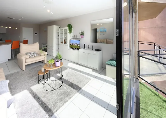 Апартаменты 1 Bedroom Cozy In *